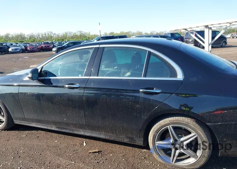 2017 Mercedes-Benz E 300 4Matic из США, поврежденный, VIN WDDZF4KB4HA062332